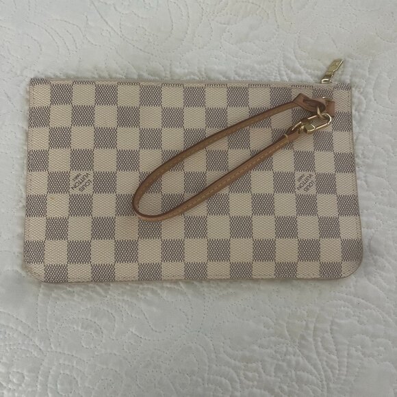 Louis Vuitton Neverfull Wristlet - Picture 1 of 4